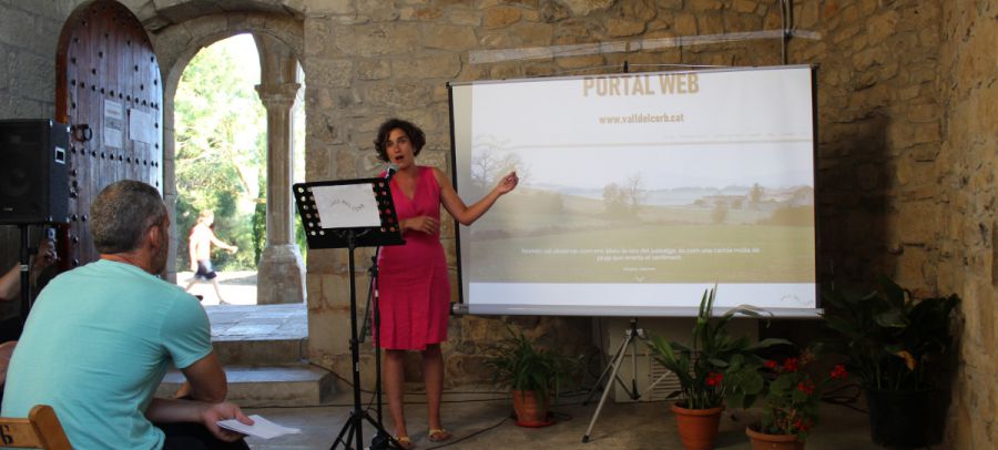 Eva Bonet, explicant el nou web